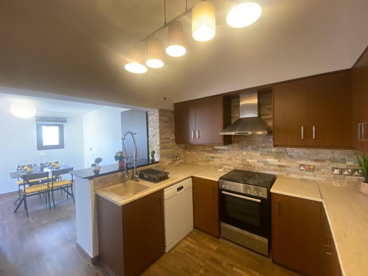Philip Spacious Apartment リマソール エクステリア 写真